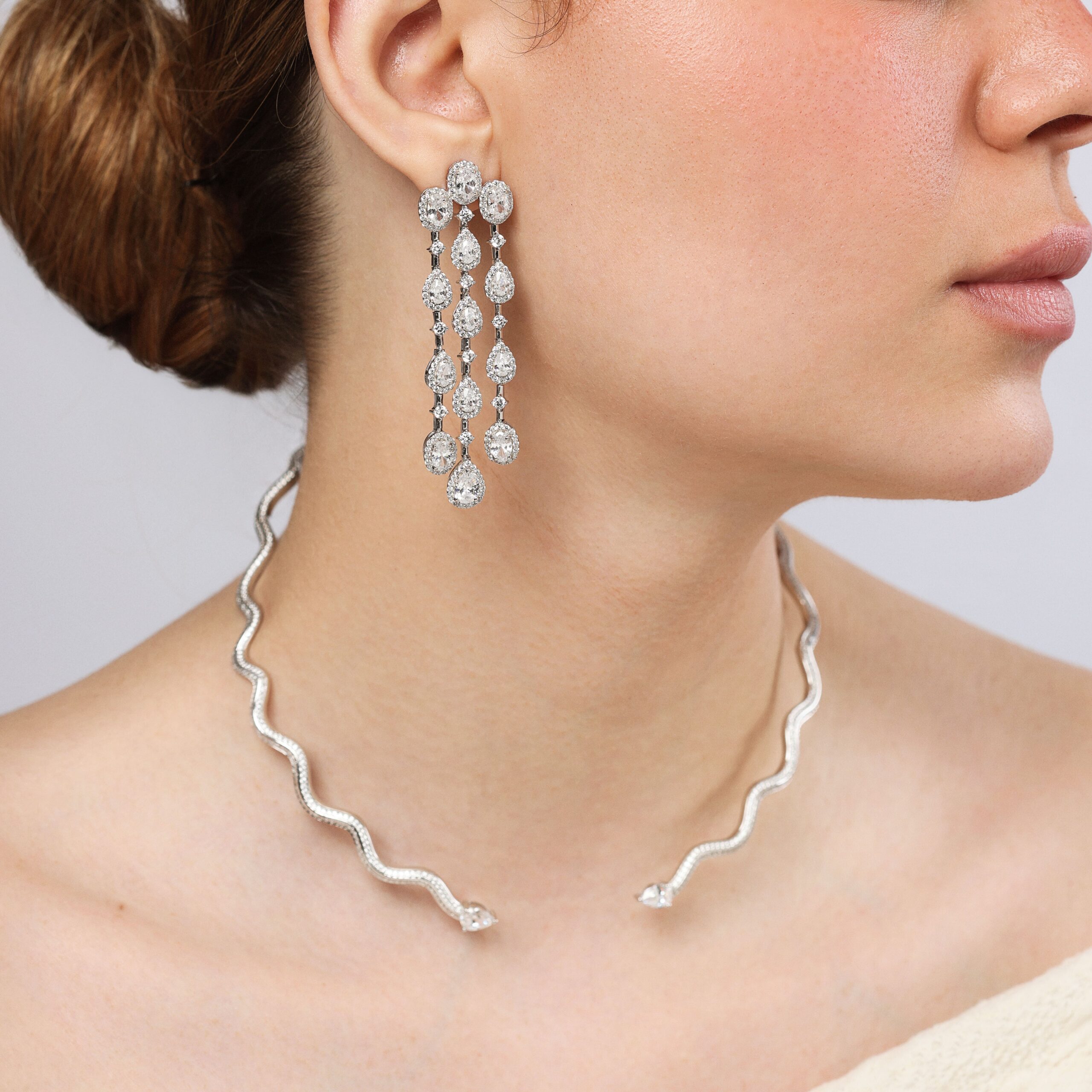 BO-chandelieres-tripple-pending-bridal-min-scaled-1