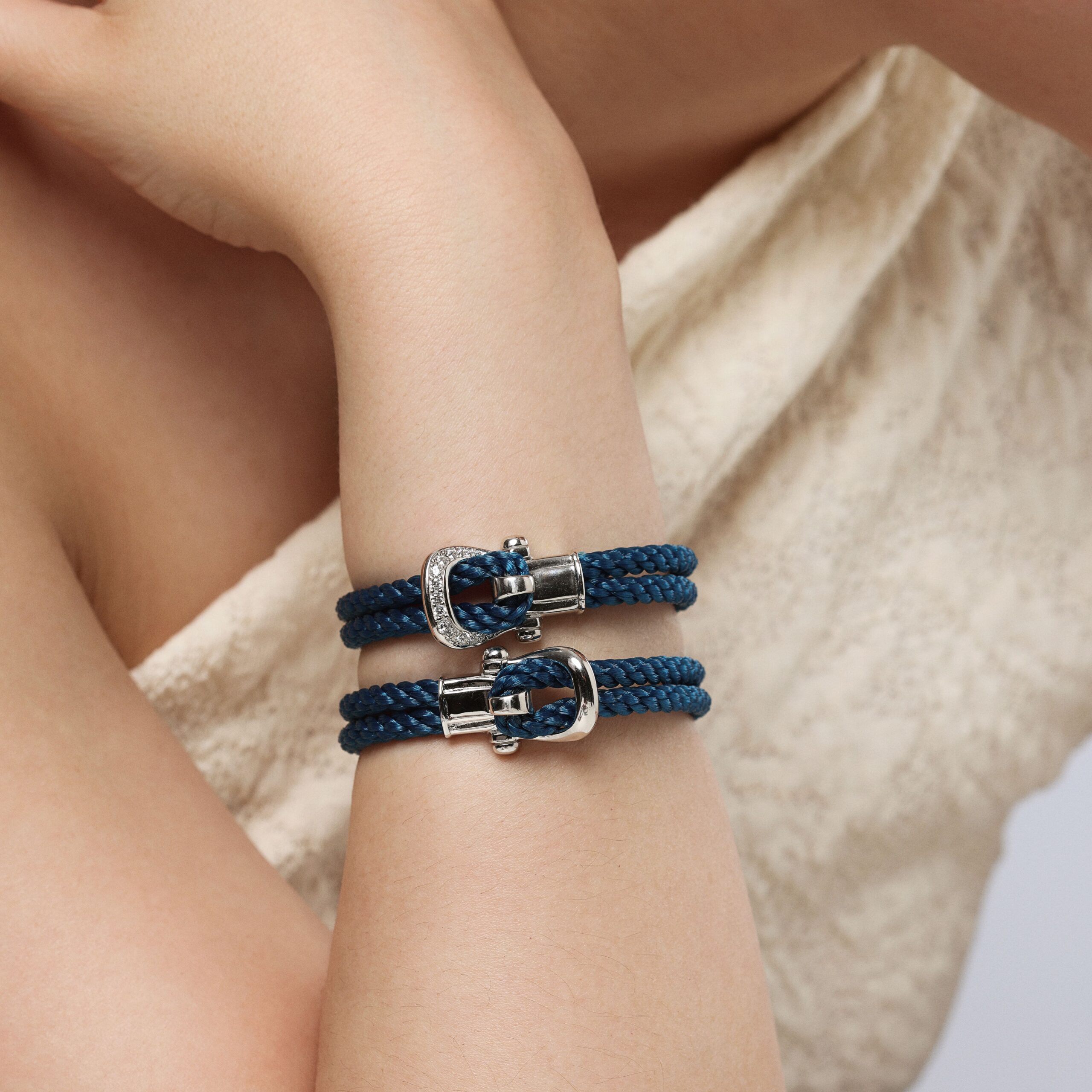 BR00029-bleu-silver-min-1-scaled-1