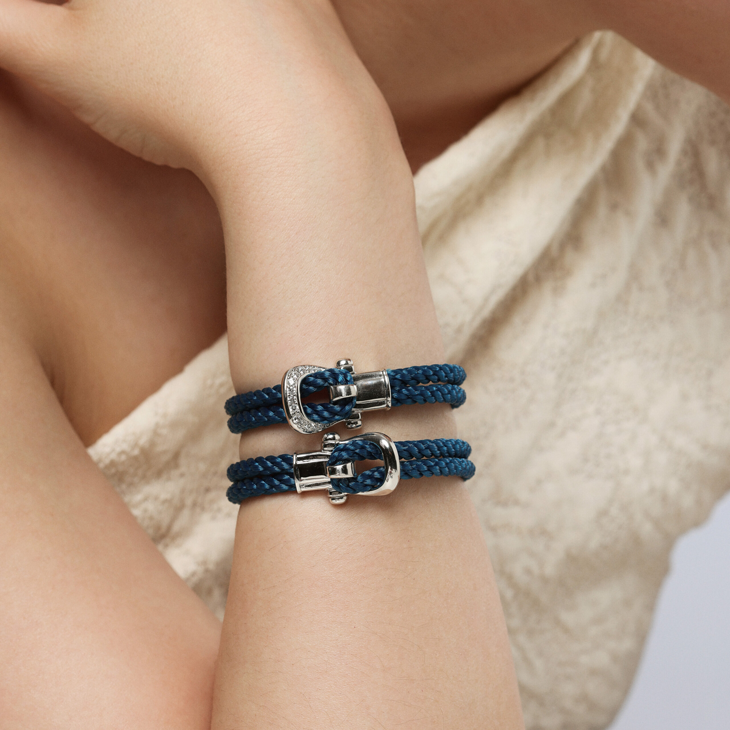 bracelet-lock-double-cordons-color-sertiMASSIF-bleu-scaled-1